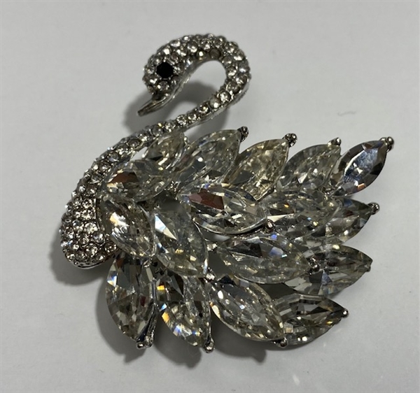 BRO-RHS-402-SILVERCRYSTAL.  Crystal Rhinestone Brooch on Silver Backing - Swan