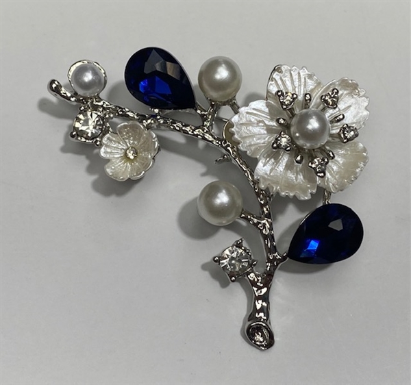 BRO-RHS-404-SILVER.  Silver Rhinestone Brooch with Pearl