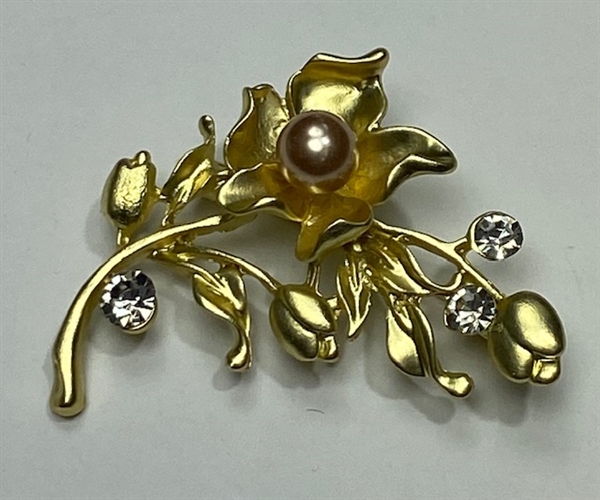 BRO-RHS-406-GOLDPEARL.  Gold Metal w/ Pearl Rhinestone Brooch