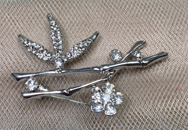 BRO-RHS-417-SILVERCRYSTAL.  Silver Metal - Crystal Rhinestone Brooch Pin