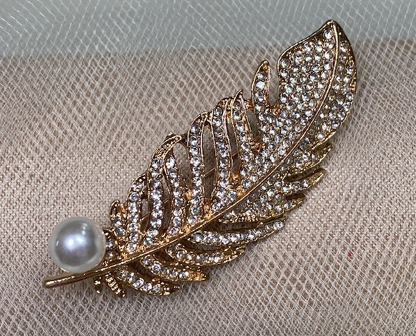BRO-RHS-424-GOLDCRYSTALPEARL.  Gold Metal - Crystal w/ Pearl Rhinestone Brooch Pin
