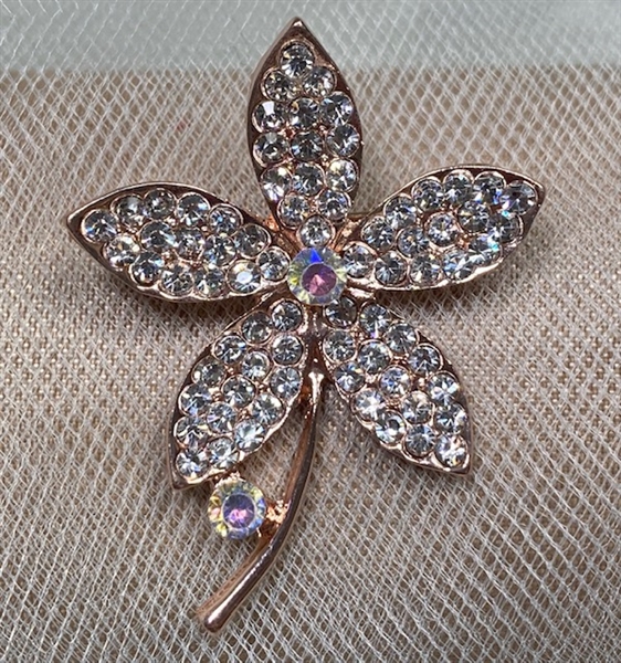 BRO-RHS-425-GOLDCRYSTALLEAF.  Gold Metal - Crystal Rhinestone Brooch Pin Leaf