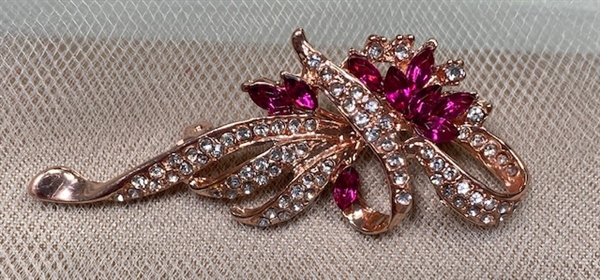 BRO-RHS-430-GOLDFUCHSIACRYSTAL. Rose Gold Metal - Fuchsia Crystal Rhinestone Brooch - Pin
