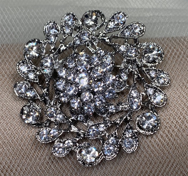 BRO-RHS-438-SILVERCRYSTAL.  Silver Metal -  Clear Crystal Rhinestone Brooch