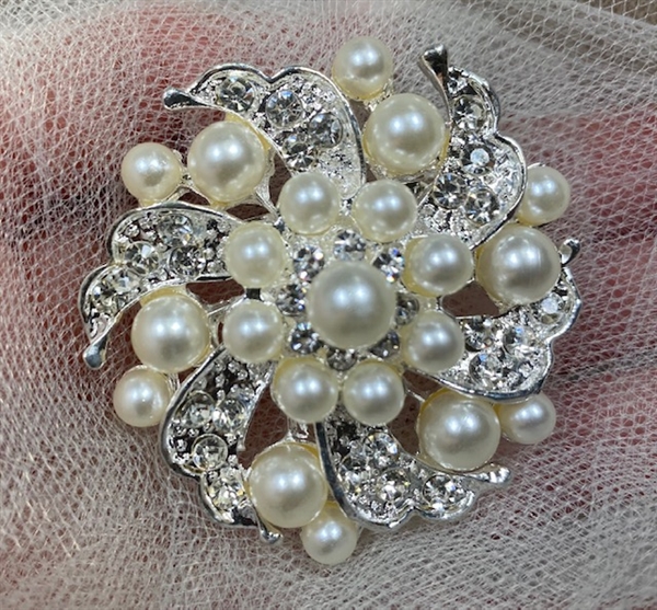 BRO-RHS-440-SILVERCRYSTALPEARL.  Silver Metal -  Clear Crystal with Pearl Rhinestone Brooch