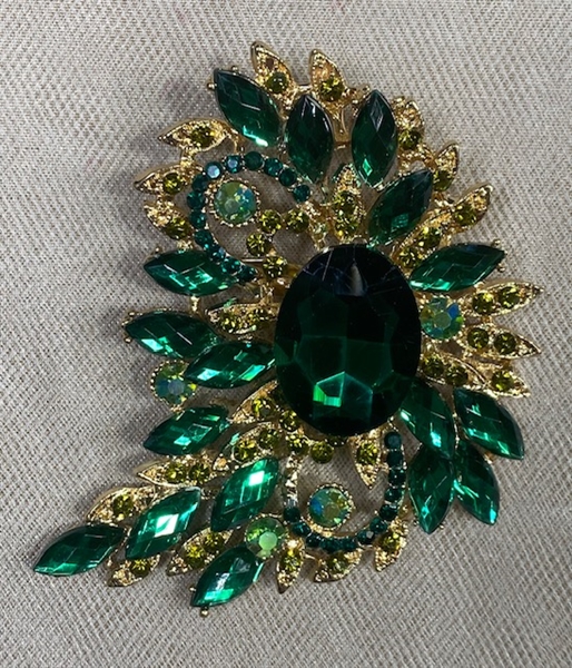 BRO-RHS-444-GOLDGREEN.  Gold Green Rhinestone Brooch