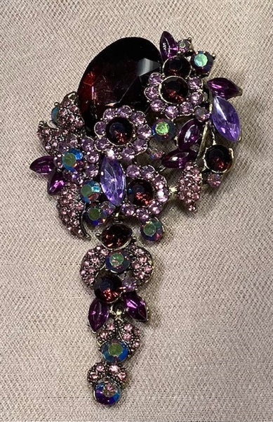 BRO-RHS-449-GOLDPURPLE.  Gold Metal -  Purple Rhinestone Brooch