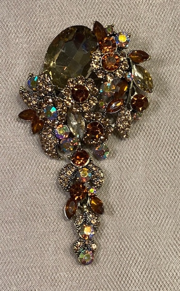 BRO-RHS-449-GOLDTOPAZ.  Gold Metal -  Topaz (Coffee) Rhinestone Brooch