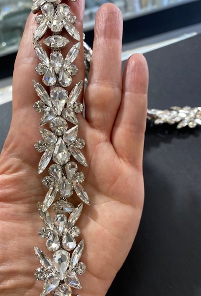 CHN-RHS-078-SILVER.   SILVER CRYSTAL RHINESTONE ON SILVER METAL CHAIN - 1 INCH WIDE