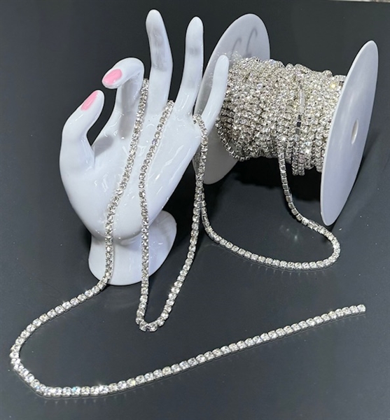 CHN-RHS-102-CLEARSILVER-4MM. Clear Crystal Rhinestones on Silver Metal Chain - 4 MM Wide