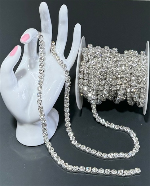 CHN-RHS-105-CLEARSILVER-4MM. Clear Crystal Rhinestones on Silver Metal Chain - 5 MM Wide
