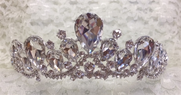 CWN-100-SILVER.    WHOLESALE CROWN, CLEAR CRYSTALS ON SILVER METAL