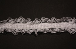 RUF-STR-120-WHITE.  1/2"-wide Stretch Ruffle Lace